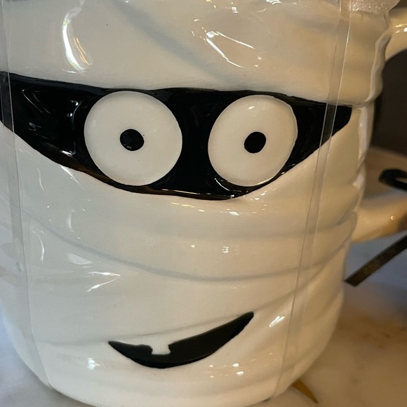 GLOBAL DESIGN COLLECTIONS Ceramic Halloween Mummy Tea Pot 27 FL OZ - Picture 3 of 7